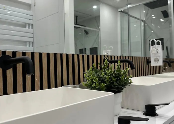 De Lux Cu 3 - Zona Centrala Ion Mihalache * Bucarest
