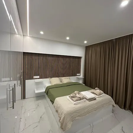 De Lux Cu 3 - Zona Centrala Ion Mihalache * Bükreş