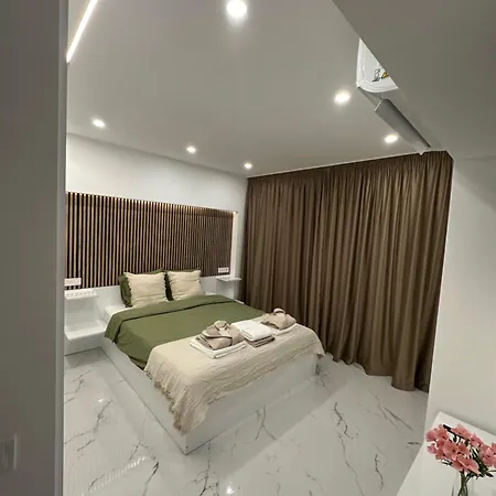 De Lux Cu 3 - Zona Centrala Ion Mihalache *