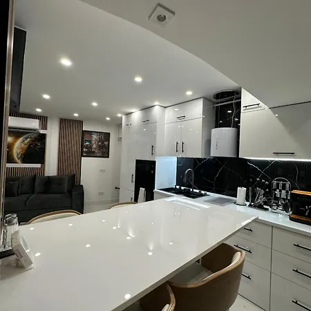 De Lux Cu 3 - Zona Centrala Ion Mihalache * Bükreş