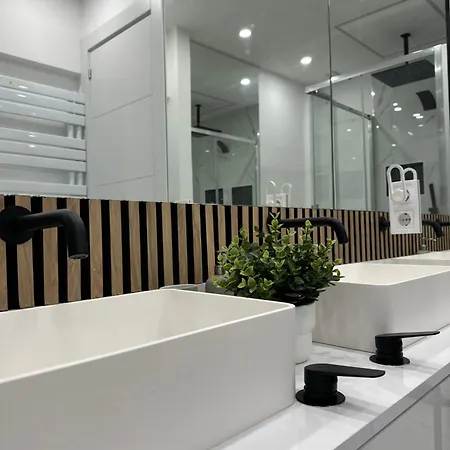 De Lux Cu 3 - Zona Centrala Ion Mihalache * Bukarest