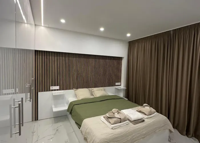 De Lux Cu 3 - Zonă Centrală Ion Mihalache * Bucureşti