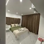 De Lux Cu 3 - Zona Centrala Ion Mihalache *